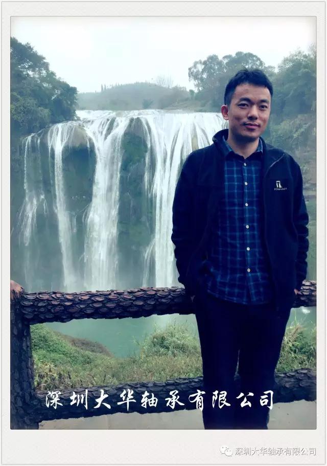 來一張浦經(jīng)理的特寫，有沒有長得很像李彥宏？